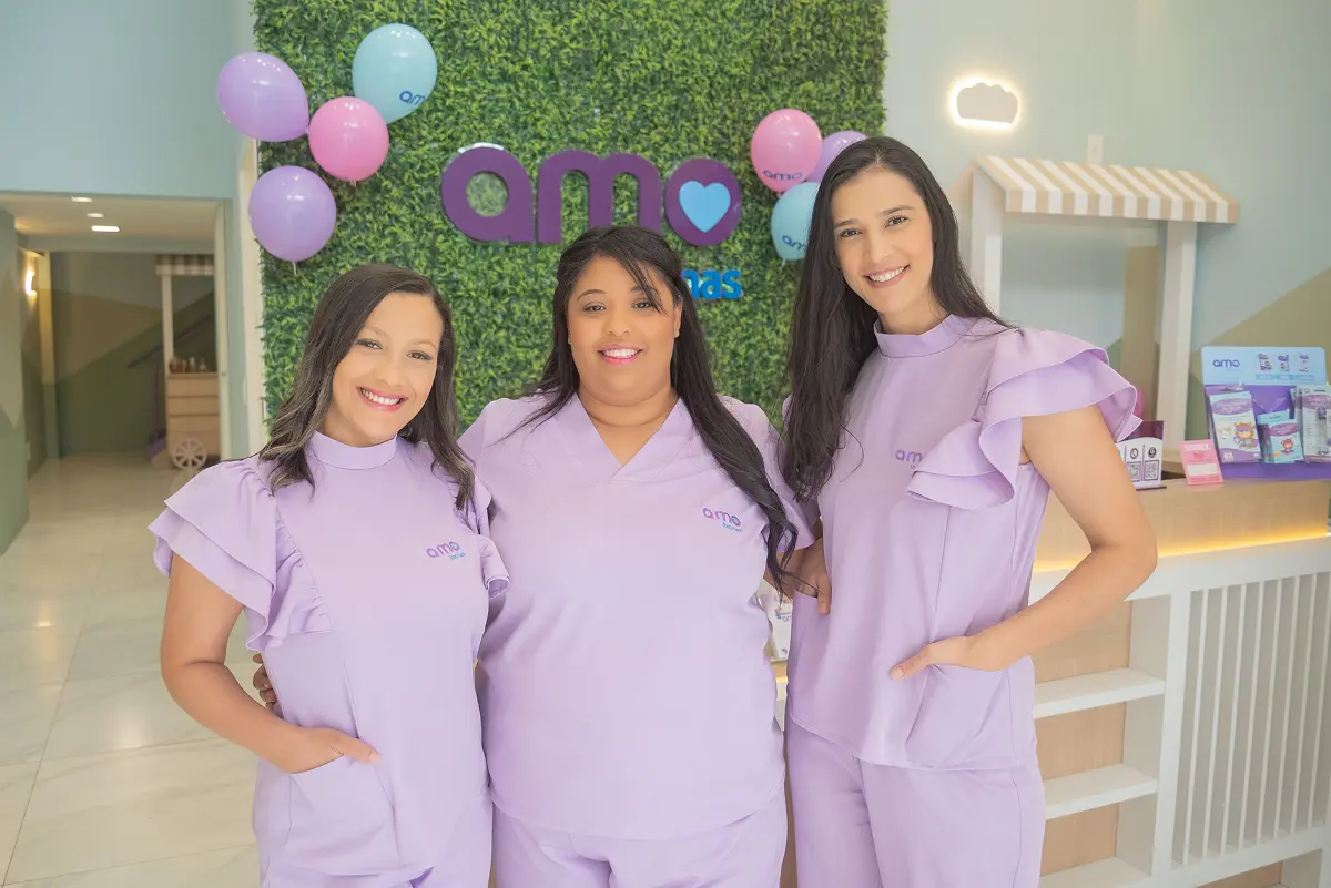 Equipe de profissionais da AmoVacinas Governador Valadares